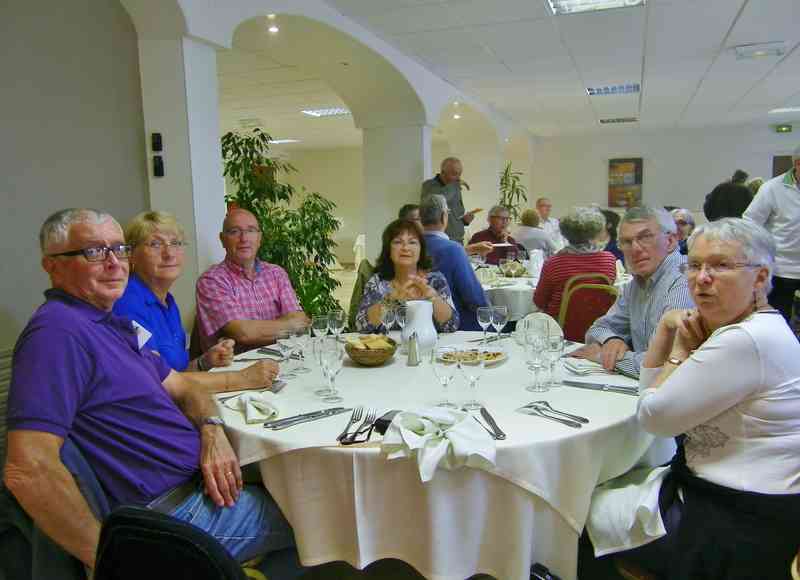 02_.100_8026 (Poncet).jpg - Quelques tablées...